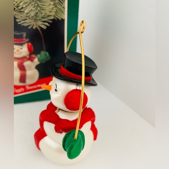 1989 Hallmark Ornament Wiggly Snowman 
Hallmark Keepsake Ornament - Picture 4 of 9